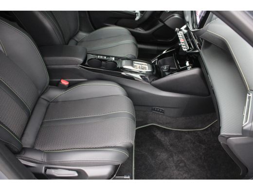 Peugeot 208 Hybrid 100 e-DCS6 GT | Automaat | Navigatie | Camera voor + achter | Apple carplay | 12.000km | ActivLease financial lease