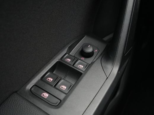 Seat Ibiza 1.0 TSI 95pk FR Business Intense Trekhaak Navigatie Camera Led Carplay 120 ActivLease financial lease