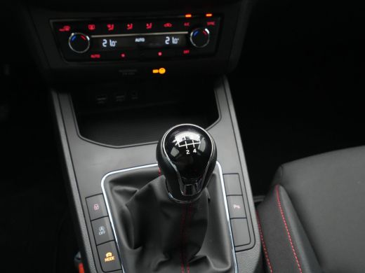 Seat Ibiza 1.0 TSI 95pk FR Business Intense Trekhaak Navigatie Camera Led Carplay 120 ActivLease financial lease