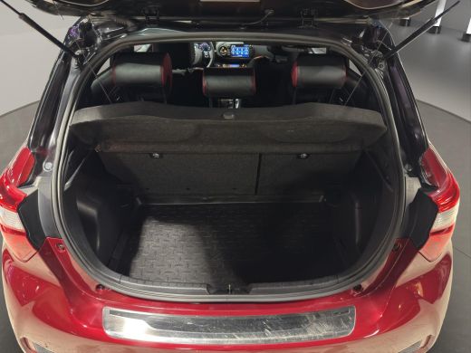 Toyota Yaris 1.5 Hybrid BI-Tone Edition | Leer | Camera | Navigatie | Cruise C | L.M.Velgen | ActivLease financial lease