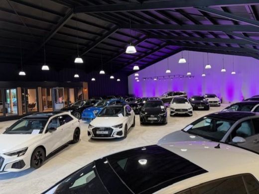 Toyota Yaris 1.5 Hybrid BI-Tone Edition | Leer | Camera | Navigatie | Cruise C | L.M.Velgen | ActivLease financial lease