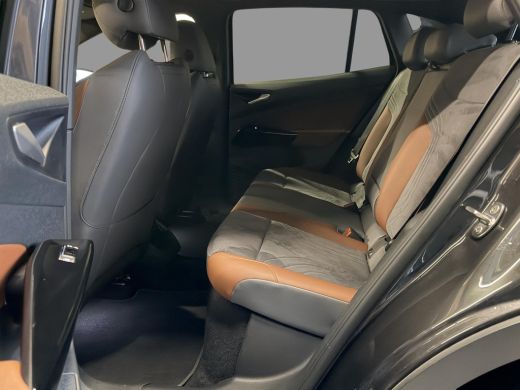 Volkswagen ID.4 First 77 kWh SoH 92,3% / Performance / Warmtepomp / Trekhaak / Vol in de opties / Dealeronderhoud... ActivLease financial lease