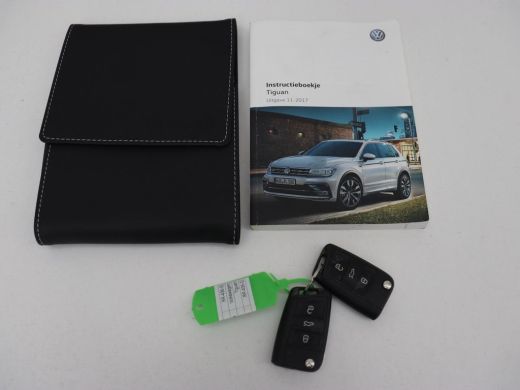 Volkswagen Tiguan 1.4 TSI Comfortline Business | Trekhaak | Camera | Full LED | Adaptive cruise | Park Assist | Car... ActivLease financial lease