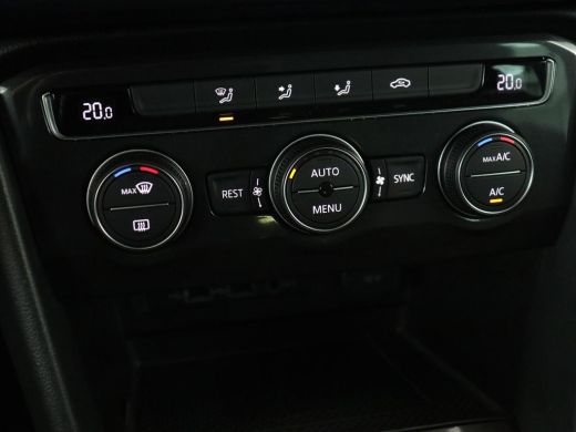 Volkswagen Tiguan 1.4 TSI Comfortline Business | Trekhaak | Camera | Full LED | Adaptive cruise | Park Assist | Car... ActivLease financial lease