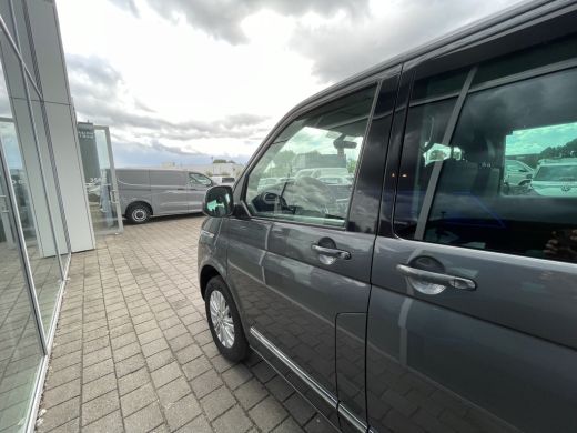 Volkswagen Transporter 2.0 TDI L2H1 32 DC Caravelle Highline | Led | Digital cockpit | Leer | Schuifdeuren elektrisch ActivLease financial lease