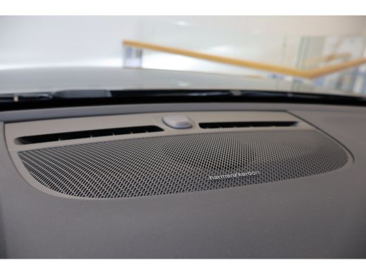 Volvo  EX40 252PK Extended Range Plus Black Edition 82 kWh | Panoramadak | Getint Glas | Stoel & Stuur Verw. ... ActivLease financial lease