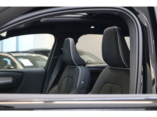 Volvo  EX40 252PK Extended Range Plus Black Edition 82 kWh | Panoramadak | Getint Glas | Stoel & Stuur Verw. ... ActivLease financial lease