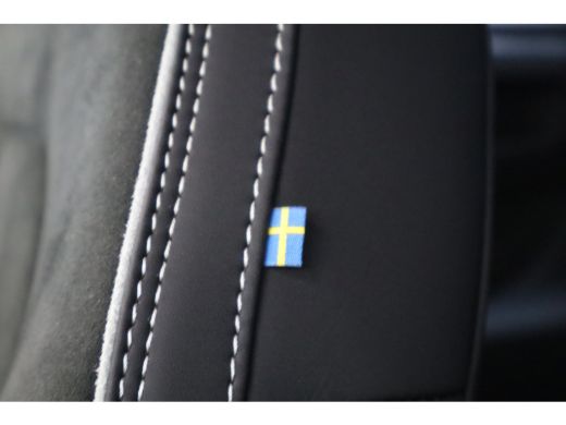 Volvo  EX40 252PK Extended Range Plus Black Edition 82 kWh | Panoramadak | Getint Glas | Stoel & Stuur Verw. ... ActivLease financial lease