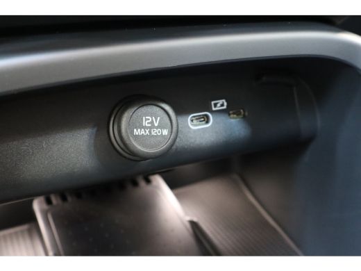 Volvo  EX40 252PK Extended Range Plus Black Edition 82 kWh | Panoramadak | Getint Glas | Stoel & Stuur Verw. ... ActivLease financial lease