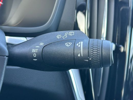 Volvo  V60 2.0 B3 Momentum Advantage | Pilot Assist | Leder | Camera | Apple Carplay | ActivLease financial lease