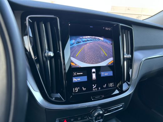 Volvo  V60 2.0 B3 Momentum Advantage | Pilot Assist | Leder | Camera | Apple Carplay | ActivLease financial lease