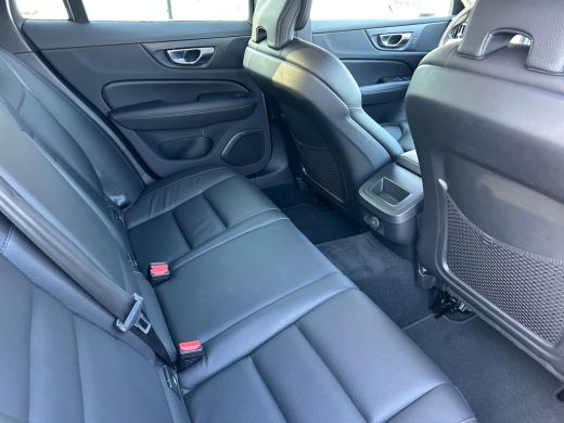 Volvo  V60 2.0 B3 Momentum Advantage | Pilot Assist | Leder | Camera | Apple Carplay | ActivLease financial lease