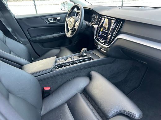 Volvo  V60 2.0 B3 Momentum Advantage | Pilot Assist | Leder | Camera | Apple Carplay | ActivLease financial lease