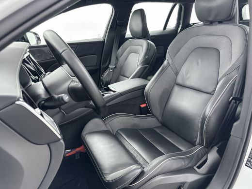 Volvo  V60 T6 Recharge Ultra Dark | 19" | Sportstoelen | Trekhaak | Panoramadak | 360 Camera | Harman Kardon... ActivLease financial lease