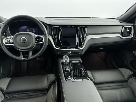 Volvo  V60 T6 Recharge Ultra Dark | 19" | Sportstoelen | Trekhaak | Panoramadak | 360 Camera | Harman Kardon... ActivLease financial lease