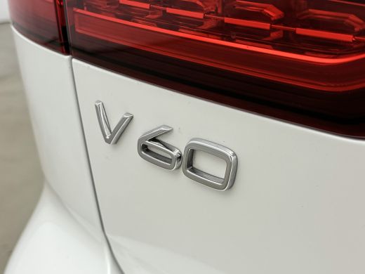 Volvo  V60 T6 Recharge Ultra Dark | 19" | Sportstoelen | Trekhaak | Panoramadak | 360 Camera | Harman Kardon... ActivLease financial lease