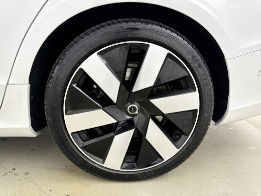 Volvo  V60 T6 Recharge Ultra Dark | 19" | Sportstoelen | Trekhaak | Panoramadak | 360 Camera | Harman Kardon... ActivLease financial lease
