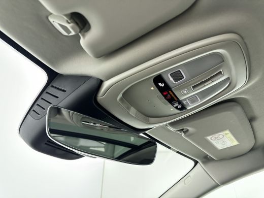 Volvo  V60 T6 Recharge Ultra Dark | 19" | Trekhaak | Getint Glas | Panoramadak | Head-up | 360 Camera | Full... ActivLease financial lease