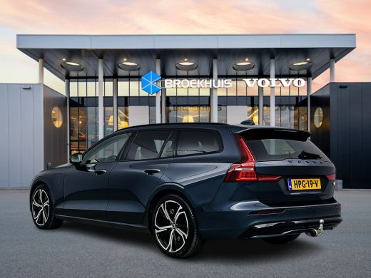 Volvo  V60 T6 Recharge Ultra Dark | 19" | Trekhaak | Getint Glas | Panoramadak | Head-up | 360 Camera | Full... ActivLease financial lease