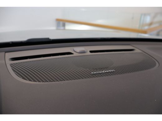 Volvo  XC40 B4 197PK Plus Dark | HK Audio | Memory | Trekhaak | Stoel&Stuur Verw. | Adap Cruise | Blis ActivLease financial lease