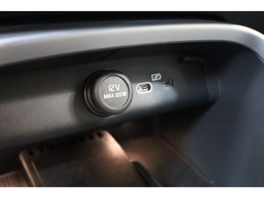 Volvo  XC40 B4 197PK Plus Dark | HK Audio | Memory | Trekhaak | Stoel&Stuur Verw. | Adap Cruise | Blis ActivLease financial lease