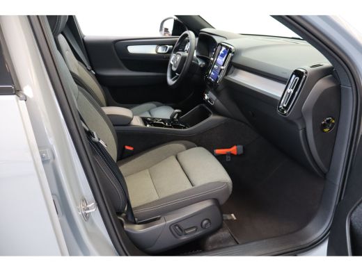 Volvo  XC40 B4 197PK Plus Dark | HK Audio | Memory | Trekhaak | Stoel&Stuur Verw. | Adap Cruise | Blis ActivLease financial lease