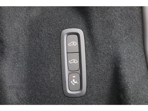 Volvo  XC60 T6 350PK Ultra Dark FaceLift! | Luchtvering | Trekhaak | HK Audio | Memory ActivLease financial lease