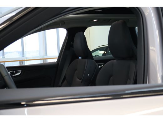 Volvo  XC60 T6 350PK Ultra Dark FaceLift! | Luchtvering | Trekhaak | HK Audio | Memory ActivLease financial lease