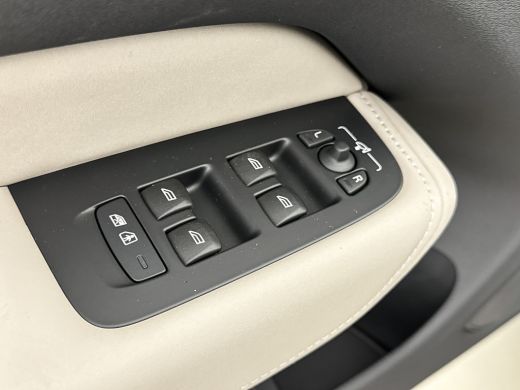 Volvo  XC60 T8 Recharge Ultra Dark | 21" | Luchtvering | Getint glas | Panoramadak | Harman Kardon | Full LED... ActivLease financial lease