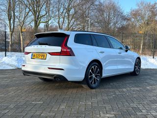 Volvo  V60 2.0 B3 Momentum Advantage | Pilot Assist | Leder | Camera | Apple Carplay |