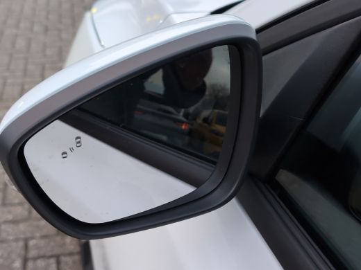 Ford Focus Wagon 1.0 EcoB ST Line X Panoramadak | 18 Inch LMV | Winterpack | El.Klep ActivLease financial lease