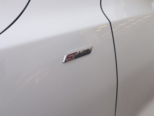 Ford Focus Wagon 1.0 EcoB ST Line X Panoramadak | 18 Inch LMV | Winterpack | El.Klep ActivLease financial lease