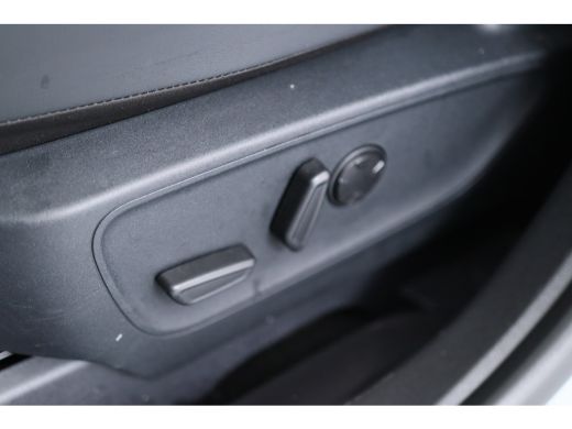 Ford Kuga 2.5 PHEV ST-Line X Black Pack | Trekhaak | Adaptieve Cruise Controle | Schuif/Kantel Dak | Winter... ActivLease financial lease