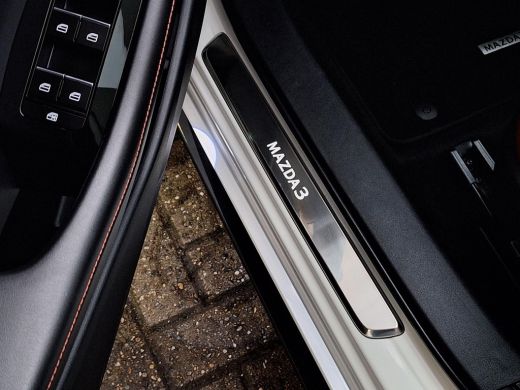 Mazda 3 2.0 e-SkyActiv-X M Hybrid 186 Nagisa | Aero pakket | Alcantara/Leder met stoelgeheugen | Achterui... ActivLease financial lease