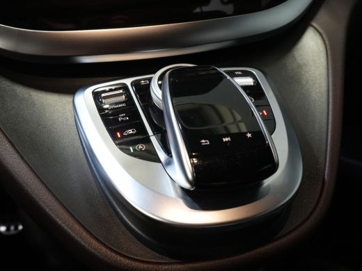 Mercedes-Benz V-Klasse 250d DC Dubbel Cabine Exclusive AMG/ Pano/ Stoelvent./ Mem.Stoelen/ Koelvak/ Adapt.Cruise/ 360 Ca... ActivLease financial lease
