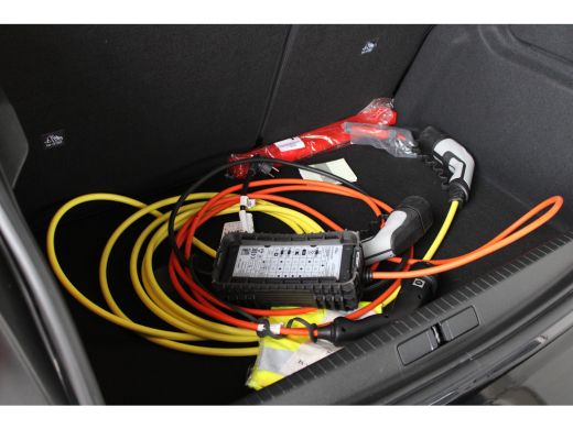 Opel Corsa-e Elegance 50 kWh 3 Fase | Warmtepomp | Navigatie | Apple Carplay | Climate control | Dodehoek dete... ActivLease financial lease