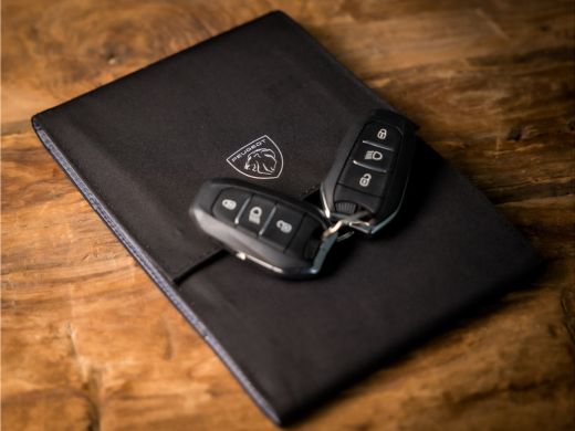 Peugeot 2008 1.2 PureTech Allure Sport Automaat 131Pk (VIRTUAL COCKPIT, APPLE CARPLAY, LEDER, 360 CAMERA, STOE... ActivLease financial lease