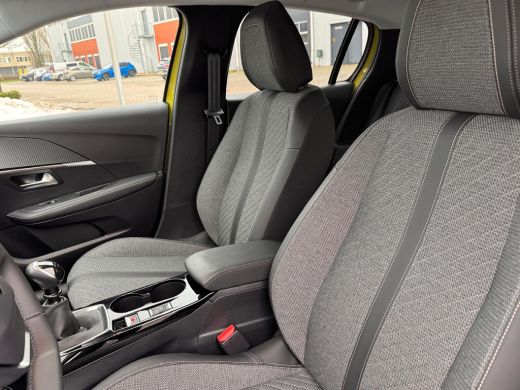 Peugeot 208 1.2 PureTech 100PK Allure | Demo Deal | Camera | parkeersensoren | Apple Carplay / Android Auto |... ActivLease financial lease