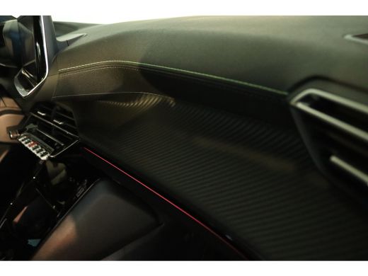 Peugeot 208 Hybrid 110 e-DCS6 GT | Cruise Control | 360 Camera | Navigatie | Carplay | Keyless | BLIS | 17 Inch ActivLease financial lease