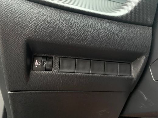 Peugeot e-2008 EV Allure 54 kWh Airco | Camera | Cruise Control | DAB | Keyless | LED | Navi | PDC V&A | ActivLease financial lease