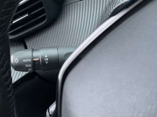 Peugeot e-2008 EV Allure 54 kWh Airco | Camera | Cruise Control | DAB | Keyless | LED | Navi | PDC V&A | ActivLease financial lease