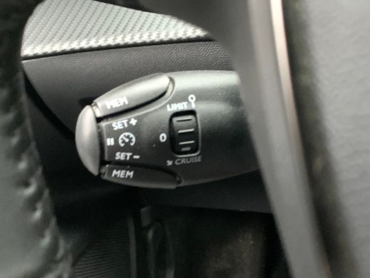 Peugeot e-2008 EV Allure 54 kWh Airco | Camera | Cruise Control | DAB | Keyless | LED | Navi | PDC V&A | ActivLease financial lease