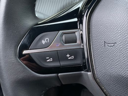 Peugeot e-2008 EV Allure 54 kWh Airco | Camera | Cruise Control | DAB | Keyless | LED | Navi | PDC V&A | ActivLease financial lease