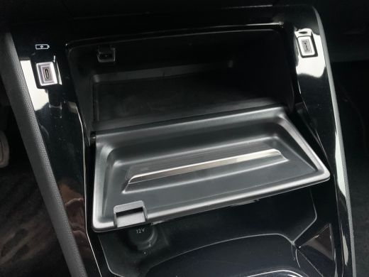 Peugeot e-2008 EV Allure 54 kWh Airco | Camera | Cruise Control | DAB | Keyless | LED | Navi | PDC V&A | ActivLease financial lease