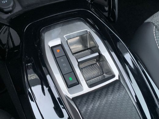 Peugeot e-2008 EV Allure 54 kWh Airco | Camera | Cruise Control | DAB | Keyless | LED | Navi | PDC V&A | ActivLease financial lease