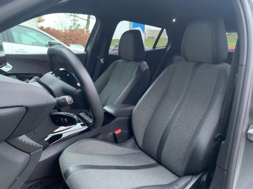 Peugeot e-2008 EV Allure 54 kWh Airco | Camera | Cruise Control | DAB | Keyless | LED | Navi | PDC V&A | ActivLease financial lease