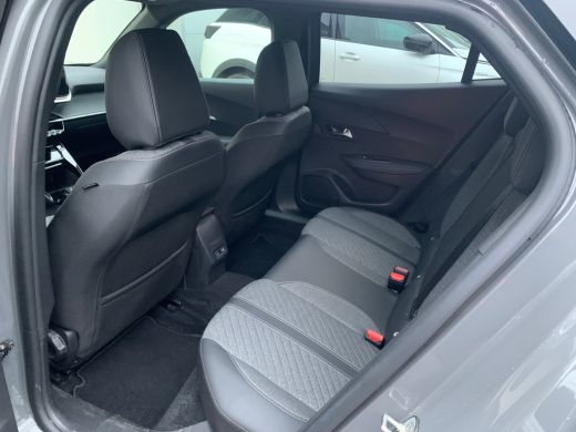 Peugeot e-2008 EV Allure 54 kWh Airco | Camera | Cruise Control | DAB | Keyless | LED | Navi | PDC V&A | ActivLease financial lease