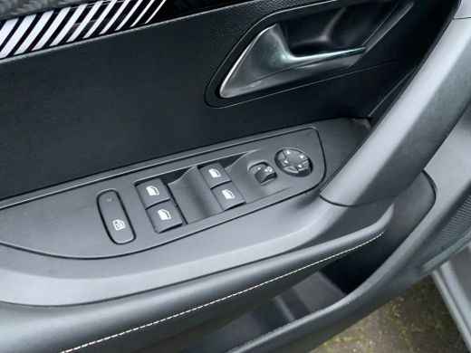 Peugeot e-2008 EV Allure 54 kWh Airco | Camera | Cruise Control | DAB | Keyless | LED | Navi | PDC V&A | ActivLease financial lease