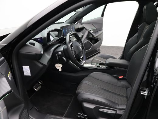 Peugeot e-2008 EV GT 50 kWh Automaat | Achteruitrijcamera | Apple Carplay/Android Auto|telefoonintegratie premiu... ActivLease financial lease