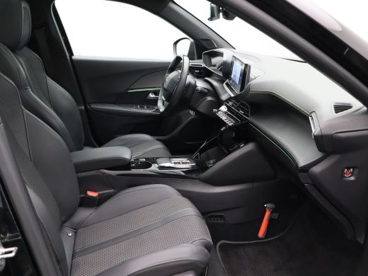 Peugeot e-2008 EV GT 50 kWh Automaat | Achteruitrijcamera | Apple Carplay/Android Auto|telefoonintegratie premiu... ActivLease financial lease